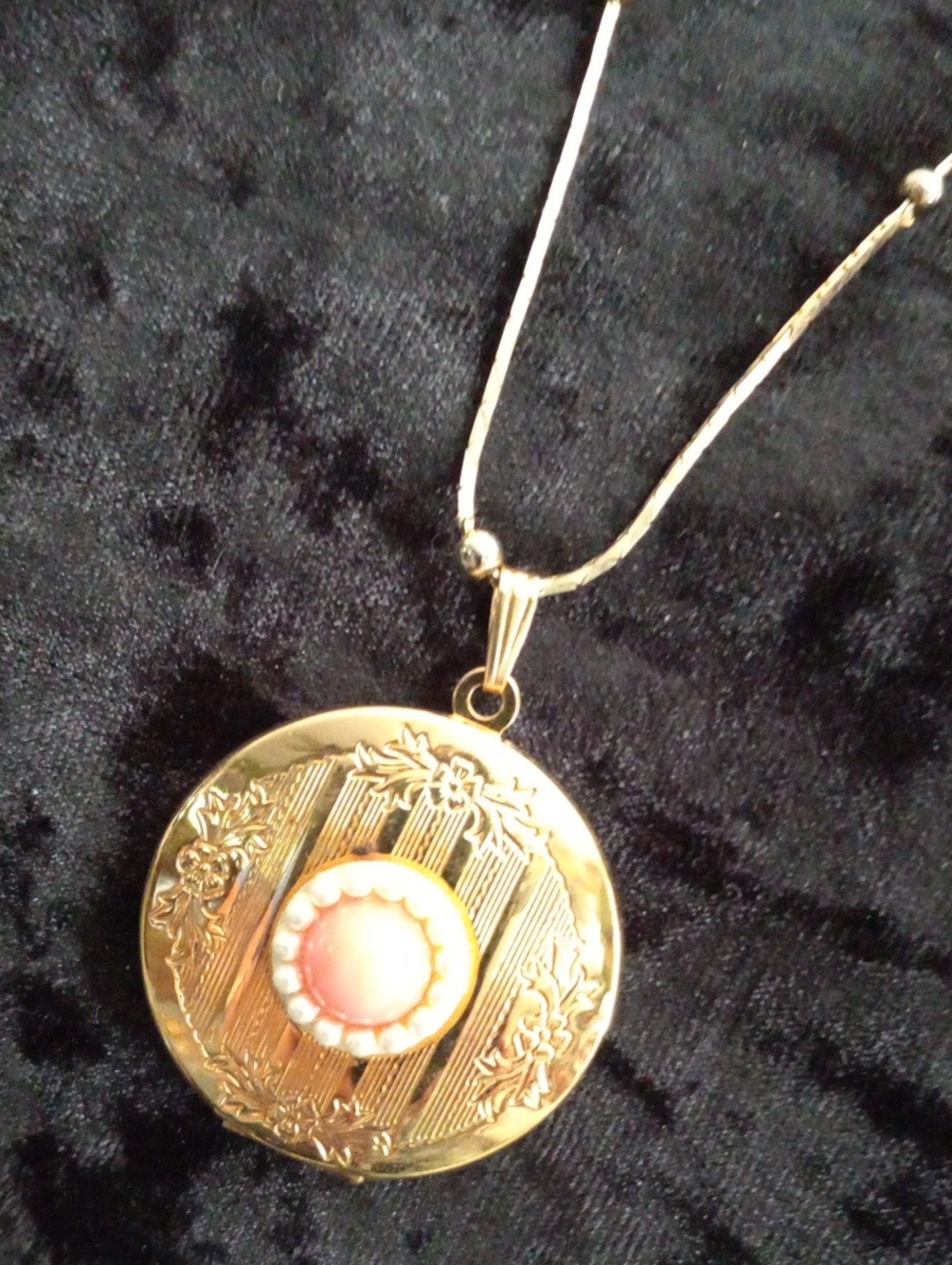 Avon Gold-Tone Floral Locket with Pink Cabochon Center 28 In Long